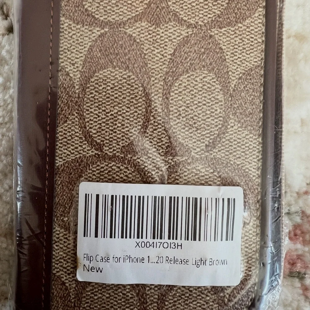 iPhone 12/12 Pro Flip Case Coach - Picture 3 of 8